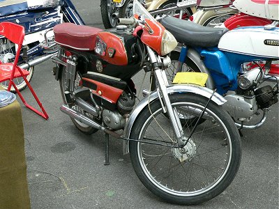 Magneet sports moped