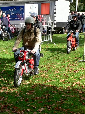 A Morini Corsarino is followed by a Kreidler