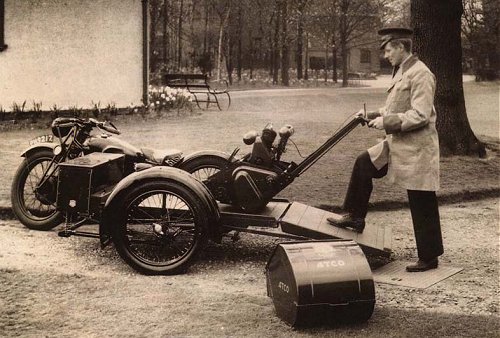 Unloading an Atco mower from a Rudge combination