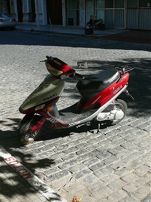 Asaki Verucci 50 in Colonia del Sacramento