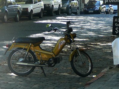 A closer look at the Daelim moped