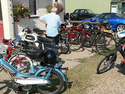 A swarm of mopeds