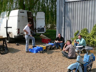 Al fresco moped jumbling