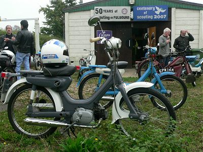 A pair of Honda PC50s