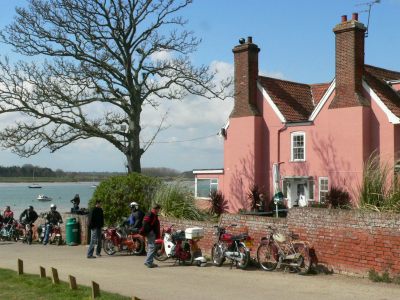 Compulsory Ramsholt photos, number three: the pub