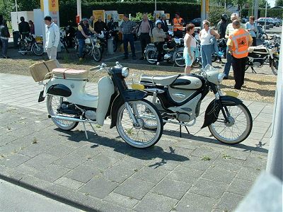 Cyrus and Magneet - Fortunately the hatch over the Cyrus's engine could be lifted - it was overheating