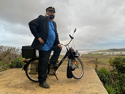 Captain Haddock and his VéloSoleX S3800