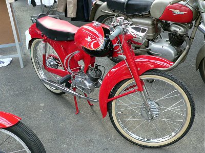 Vesting sports moped