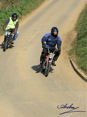 Garelli and Mobylette going into the corner...