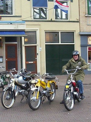 Puch mopeds on the way to Kouwe Klauwe