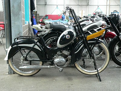Gazelle carrier moped