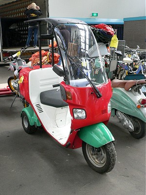 Banking three-wheeler