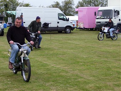 Dave and Alan start the ring parade
