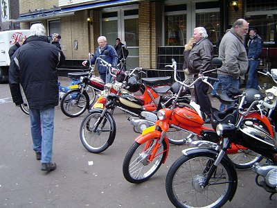 Puch mopeds on the way to Kouwe Klauwe
