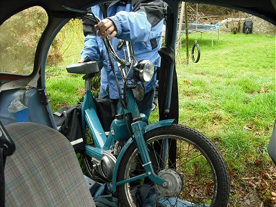 Extracting a Moto Guzzi Trotter from a 2CV