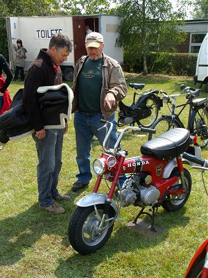 Honda ST70 Dax