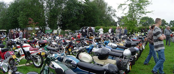 Gathering before the start of the Heuvellandrit