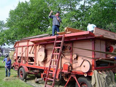 The threshing demostration