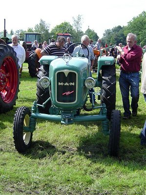 MAN tractor