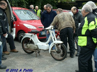 The Vespino draws a crowd