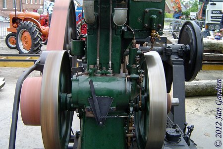 The engine of the power saw