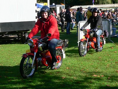 Two Kreidlers setting off on the Kaasrit