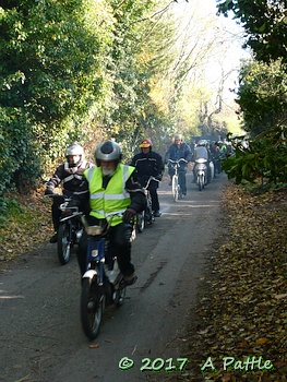 Kneels’s Wheels leaving Great Blakenham
