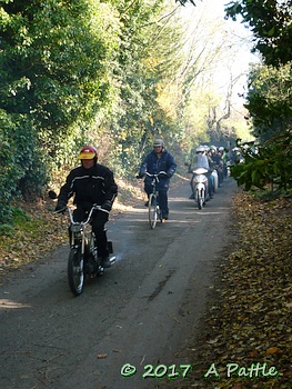 Kneels’s Wheels leaving Great Blakenham