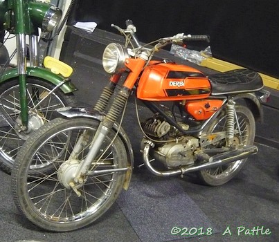 Derbi Central Classics, Houten