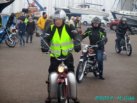 EACC Mince Pie Run leaving Shotley Shipwreck