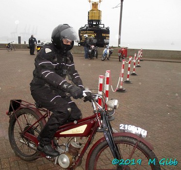 EACC Mince Pie Run leaving Shotley Shipwreck