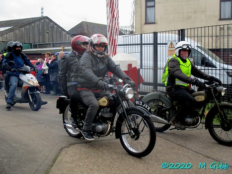 Mince Pie Run leaving Orwell Yacht Club