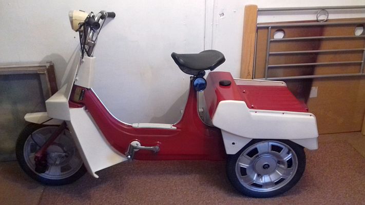 Ariel Three GAM 208J