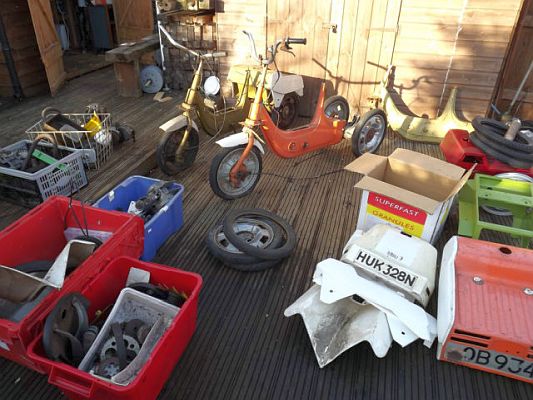 Ariel Three HUK 328N