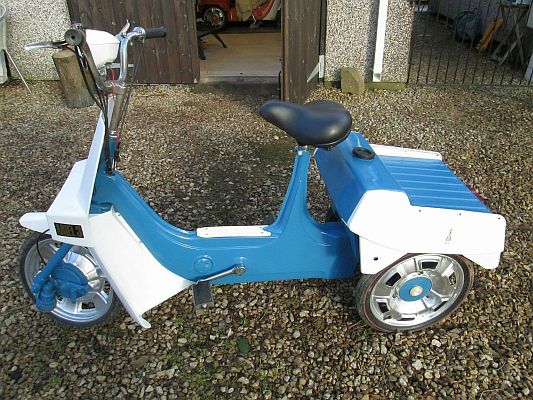 Ariel Three KDH 993J