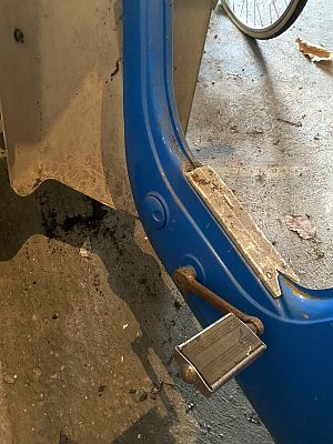 Ariel Three RWD 946M