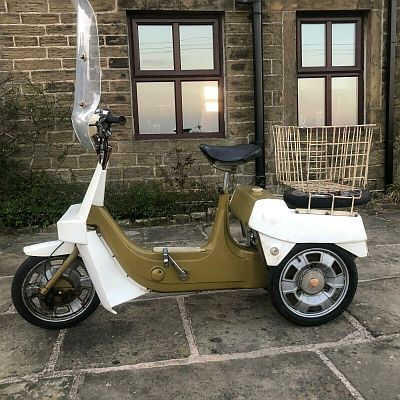 Ariel Three UTB 811M