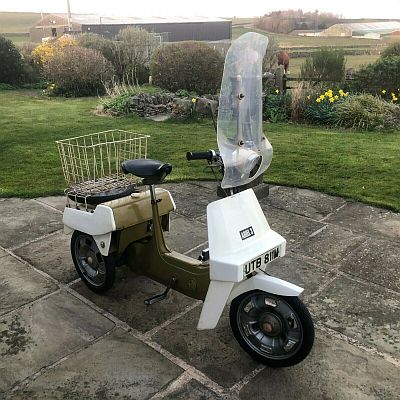 Ariel Three UTB 811M