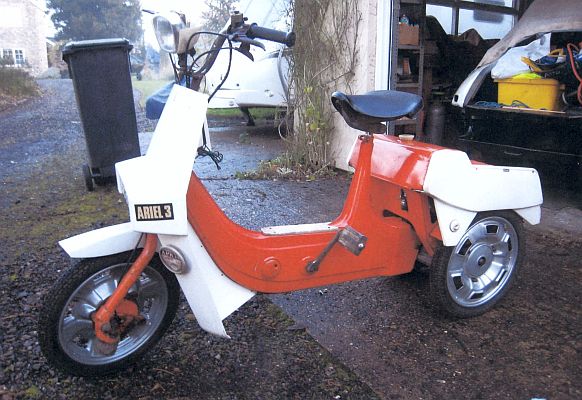 Ariel Three VSC 882J