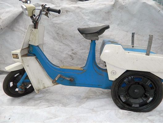 Ariel Three XVD 830J