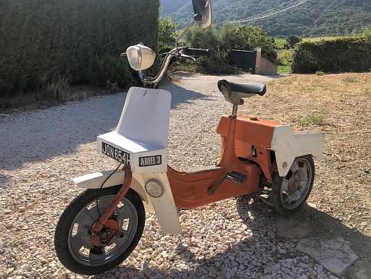 Ariel Three BW 711 R (France)